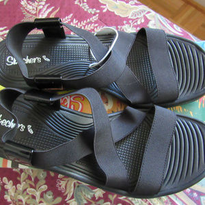 Skechers Women Shoes size 9 NEW in box